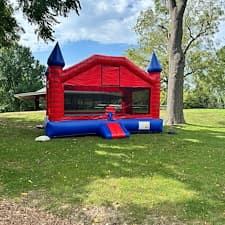 Large-Inflatable-Water-Slides-and-Bounce-Houses-at-The-Maryland-Zoo-in-Baltimore 1