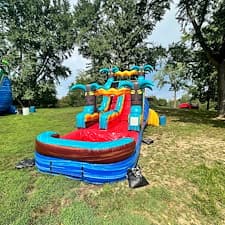 Large-Inflatable-Water-Slides-and-Bounce-Houses-at-The-Maryland-Zoo-in-Baltimore 2